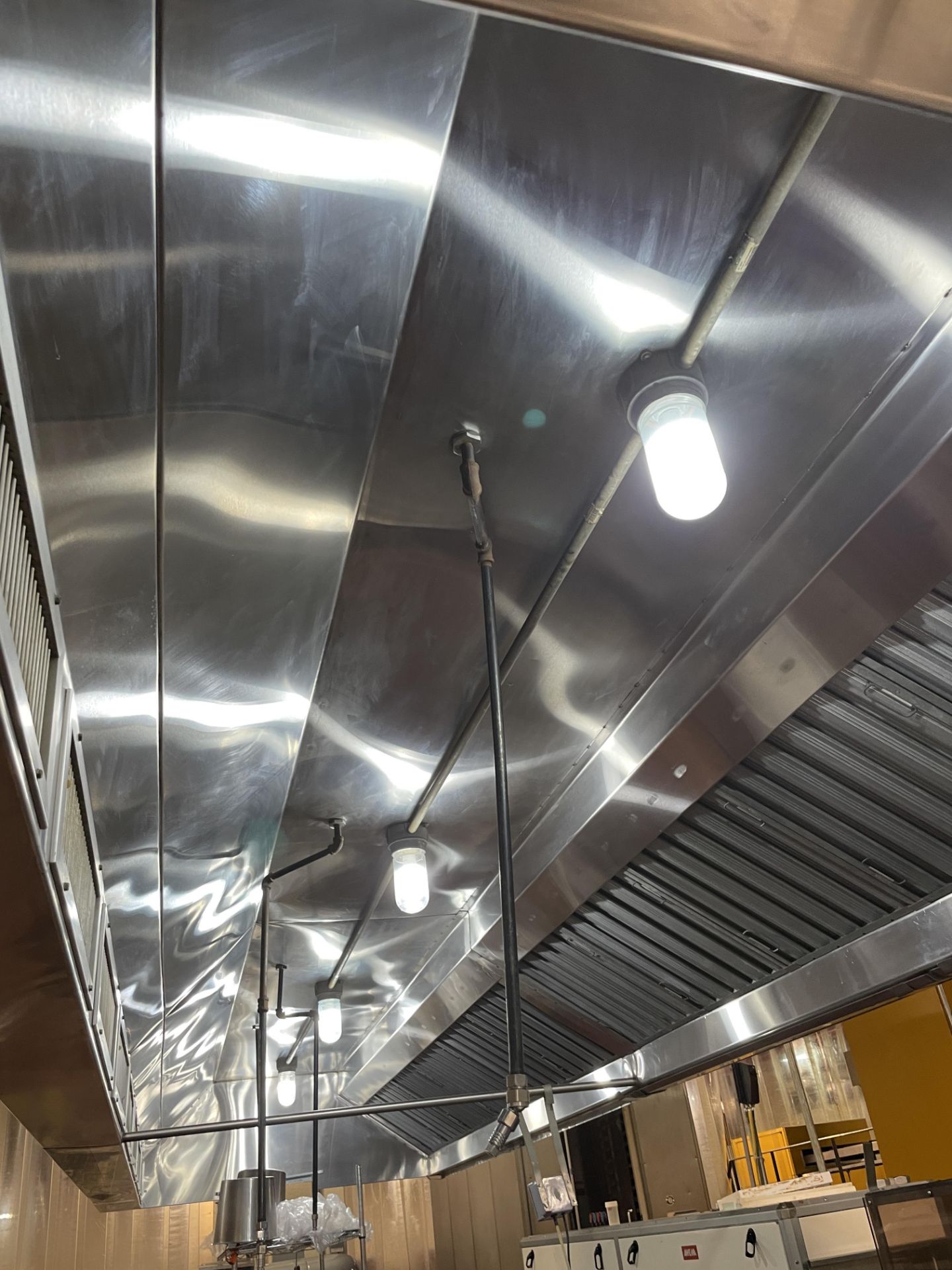 Vent hood stainless steel - 20ft long x 6ft deep - Image 3 of 5