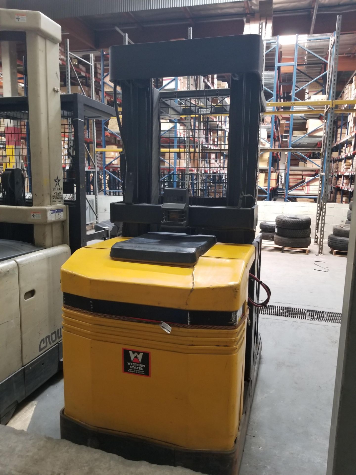 CATERPILLAR STAND UP ELECTRIC ORDER PICKER NOR30P 2000LB - F3