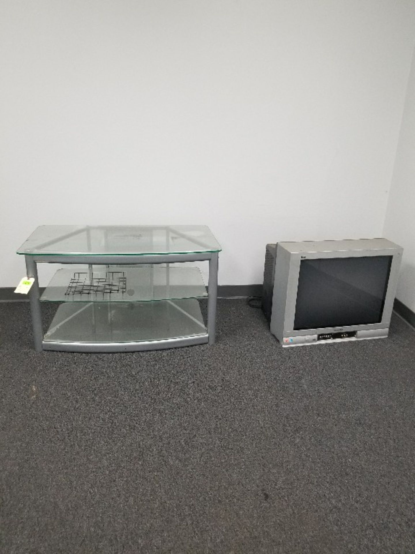 TV STAND & TV