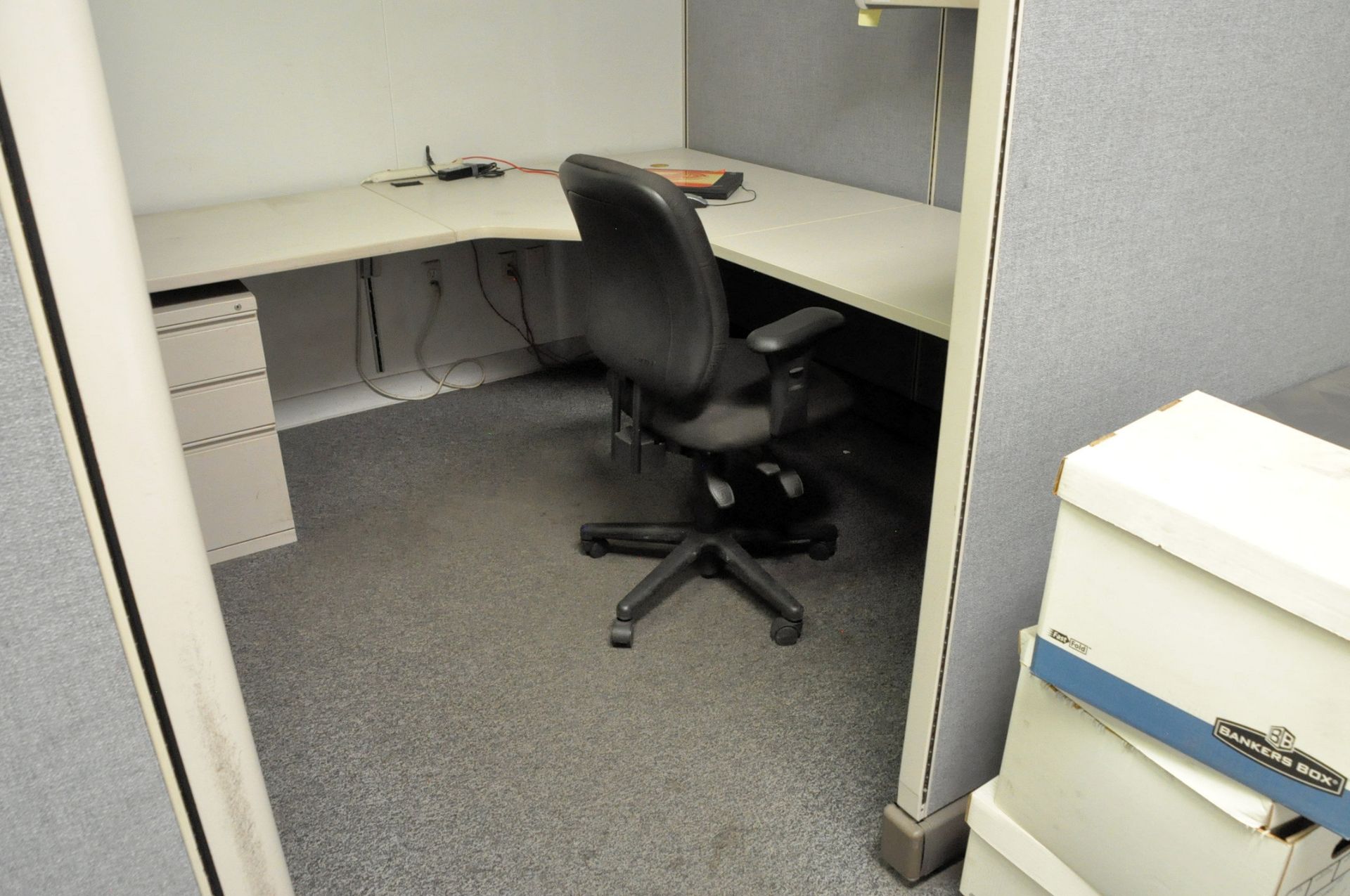 Lot-5 Station Cubicle Partition Work System Complete with White File Drawers,(Contents Not Included) - Image 6 of 6