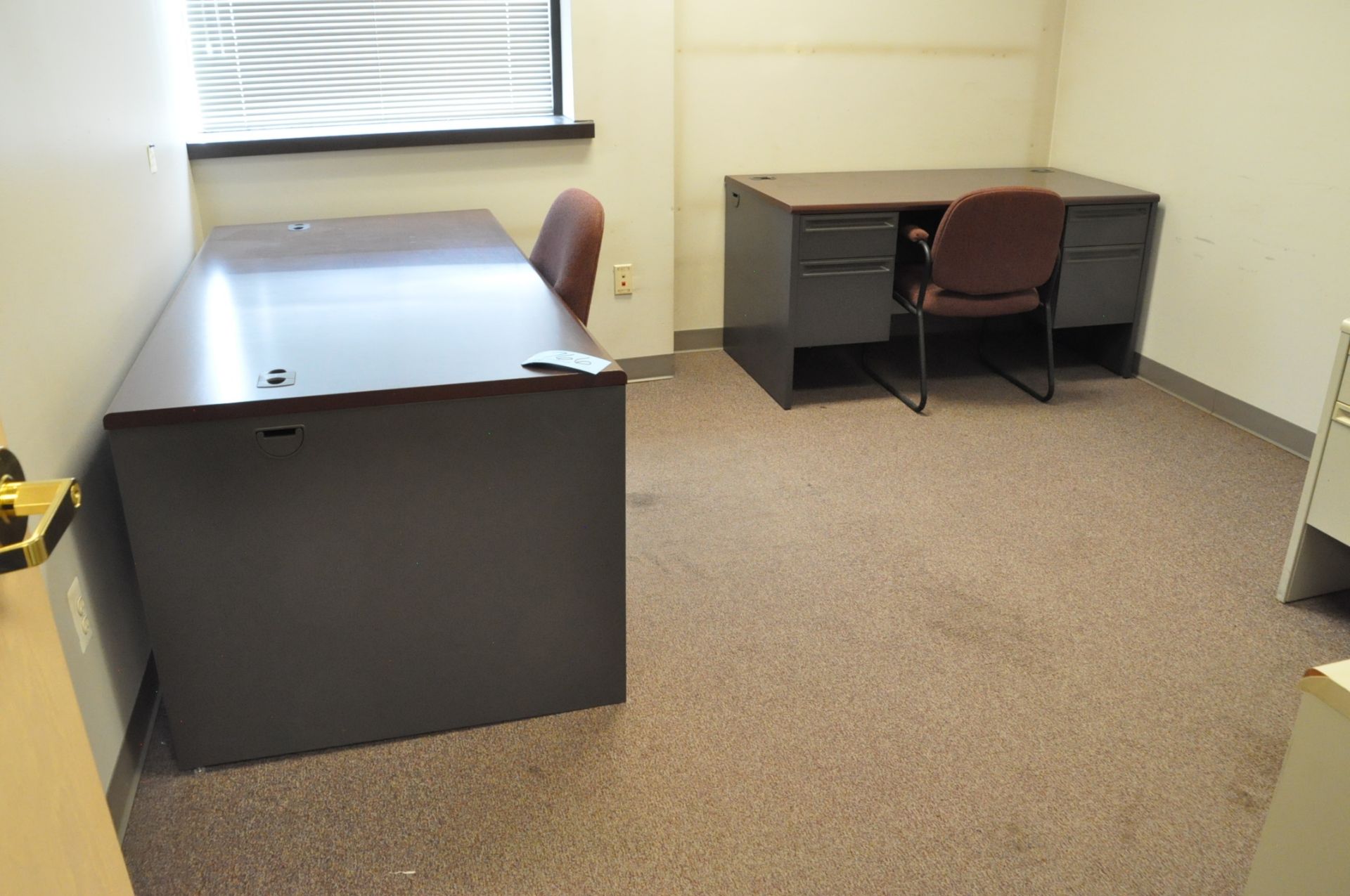 Lot-(6) Desks, (5) Chairs, (1) File Cabinet, (2) Bookcases and (1) Table in (2) Offices - Image 5 of 6