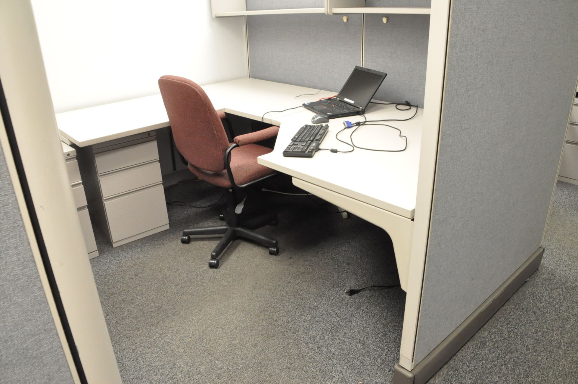 Lot-5 Station Cubicle Partition Work System Complete with White File Drawers,(Contents Not Included) - Image 3 of 6