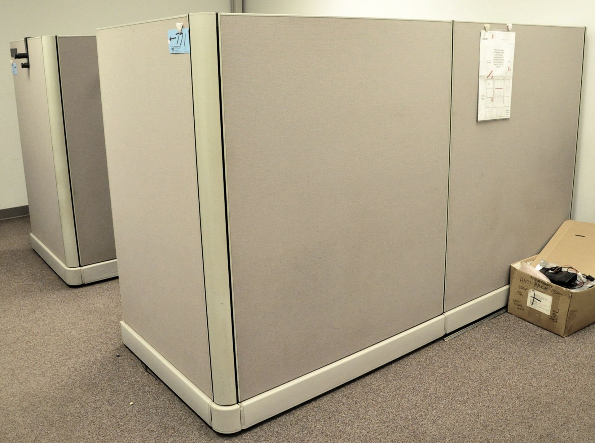 Lot-5 Station Cubicle Partition Work System, (Contents Not Included) - Image 7 of 9