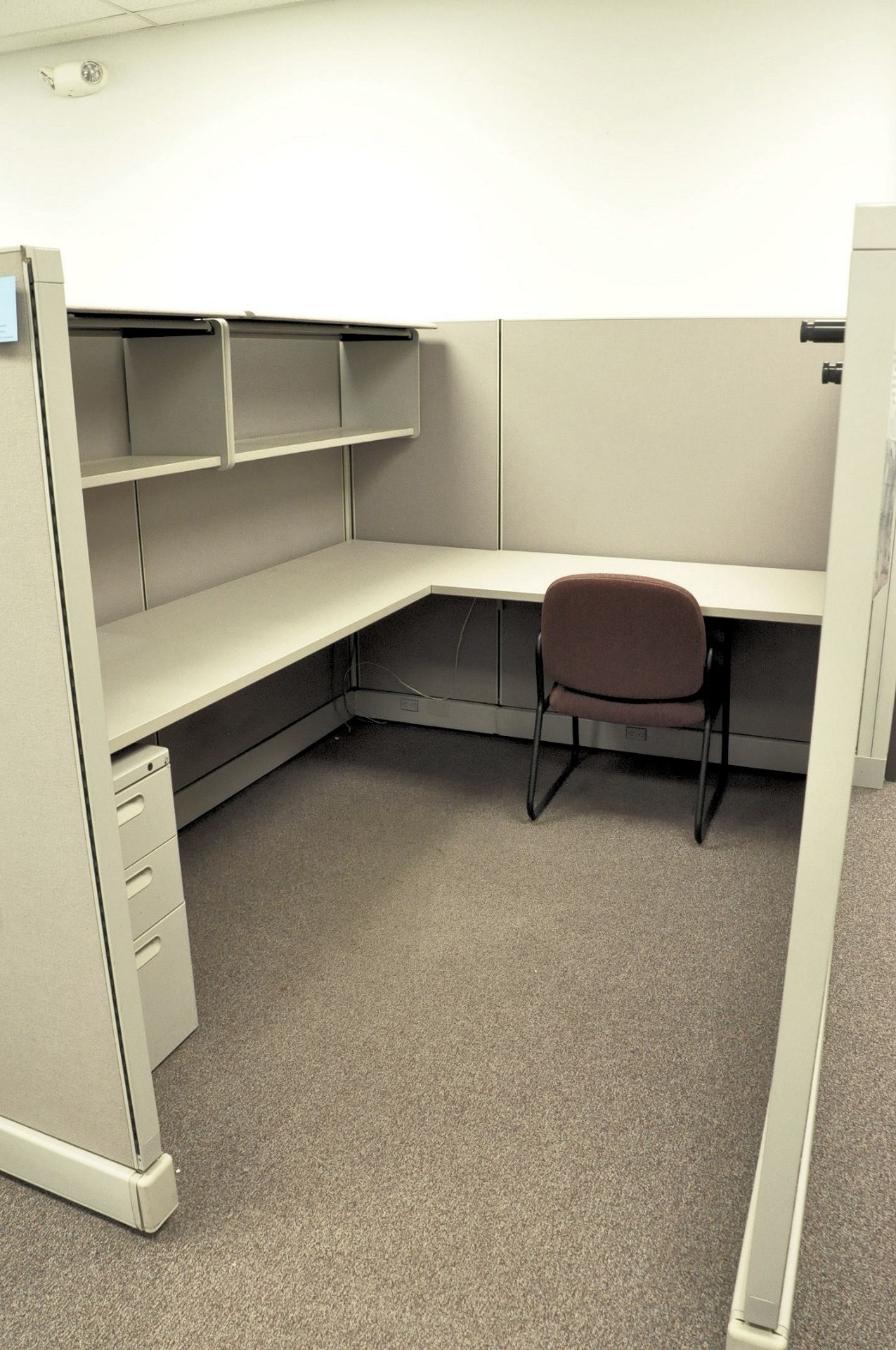 Lot-5 Station Cubicle Partition Work System, (Contents Not Included) - Image 3 of 9