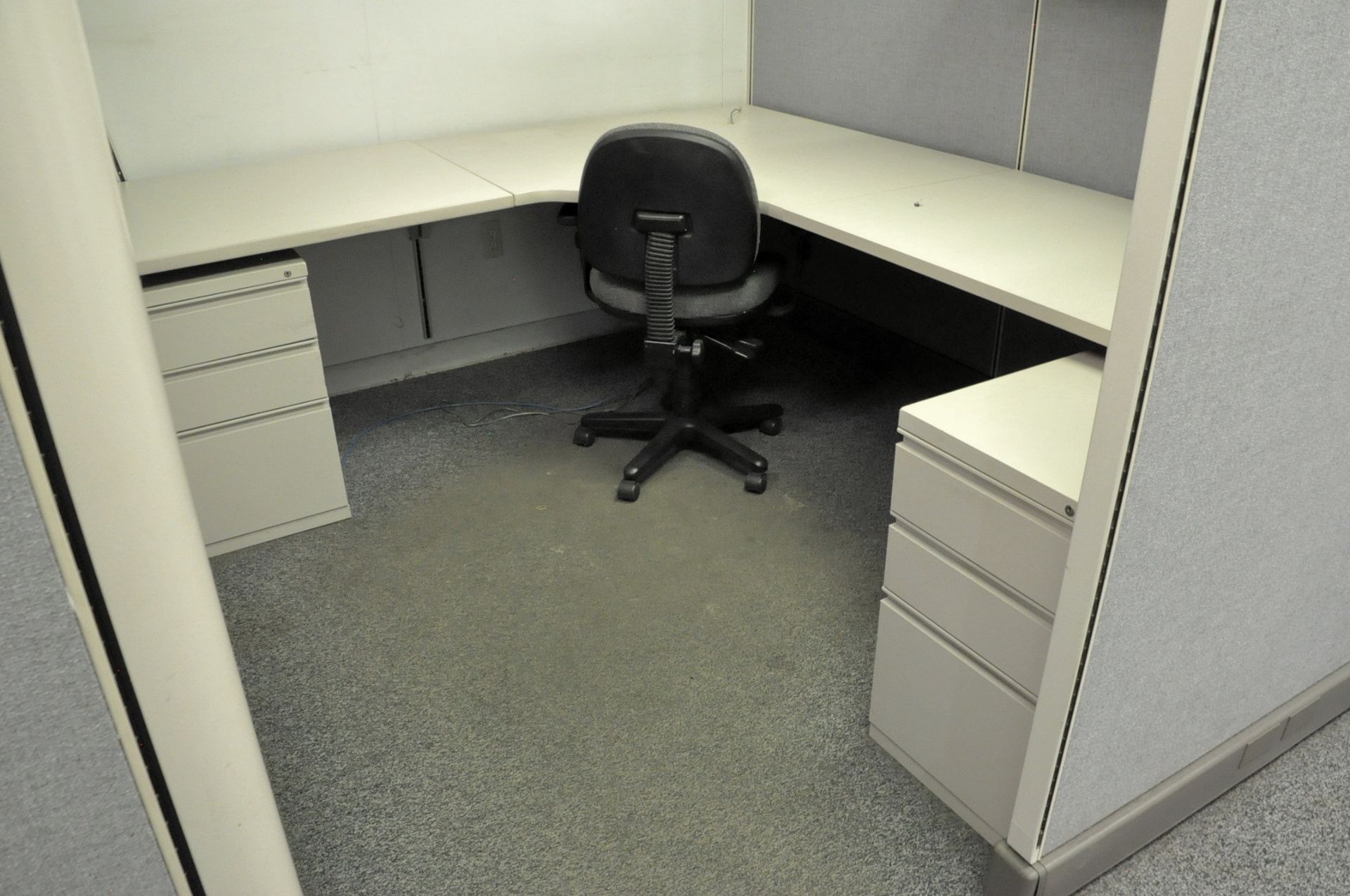 Lot-5 Station Cubicle Partition Work System Complete with White File Drawers,(Contents Not Included) - Image 5 of 6