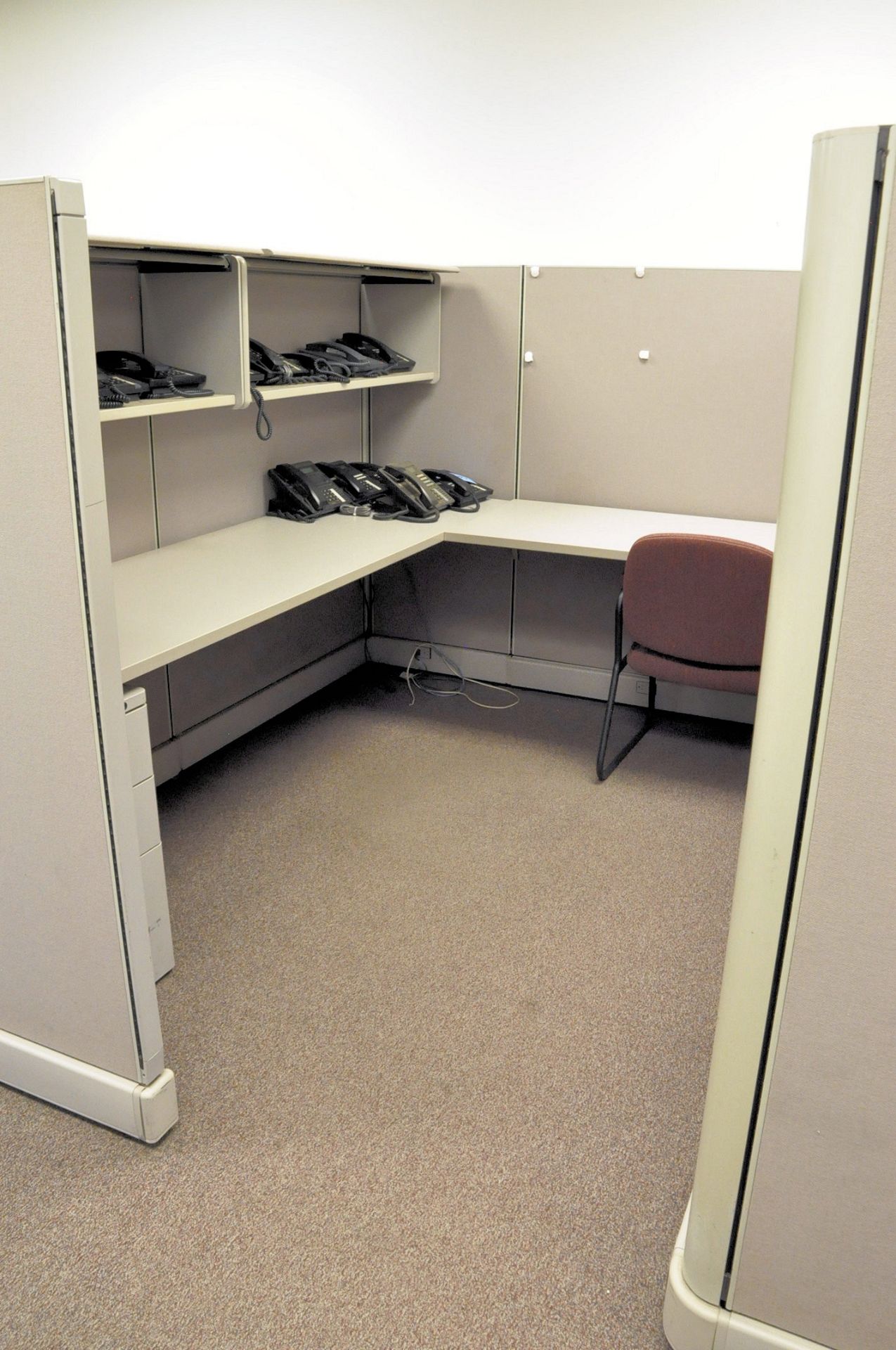 Lot-5 Station Cubicle Partition Work System, (Contents Not Included) - Image 4 of 9