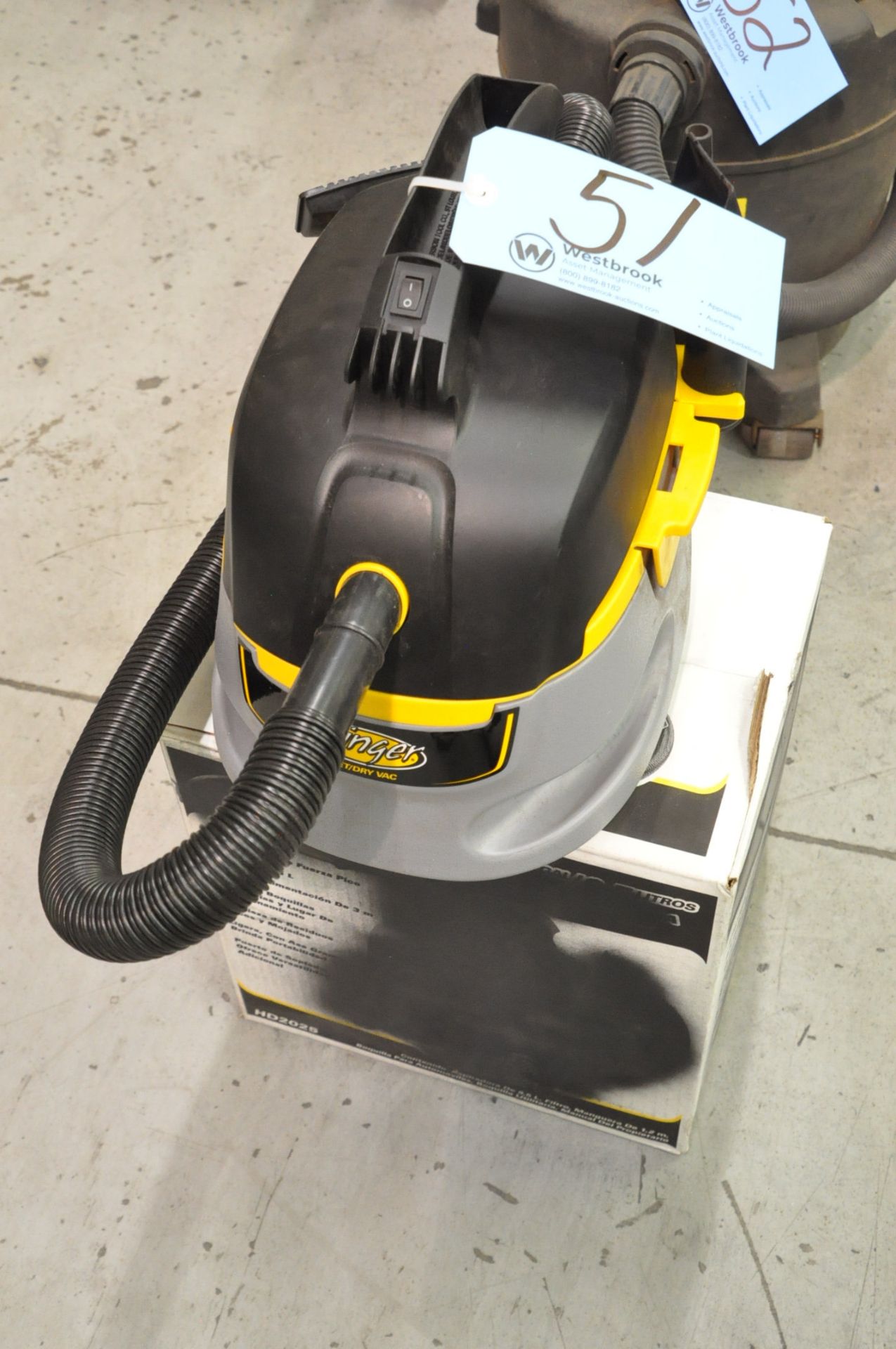 Stinger Wet/Dry Shop Vac with Hose and Attachments, (Bldg 1)