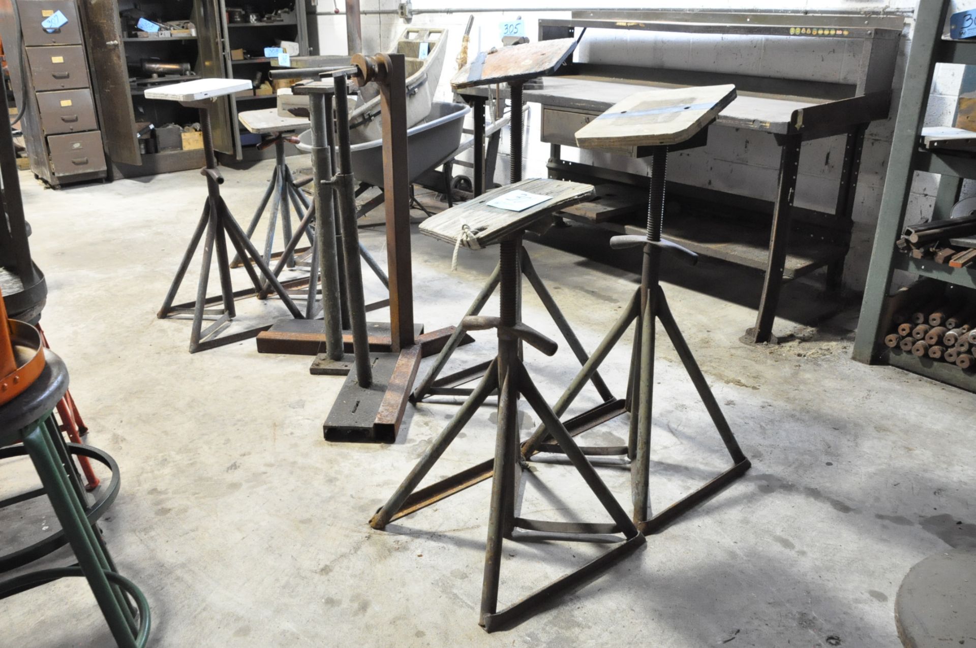 Lot-Stock Feed Stands