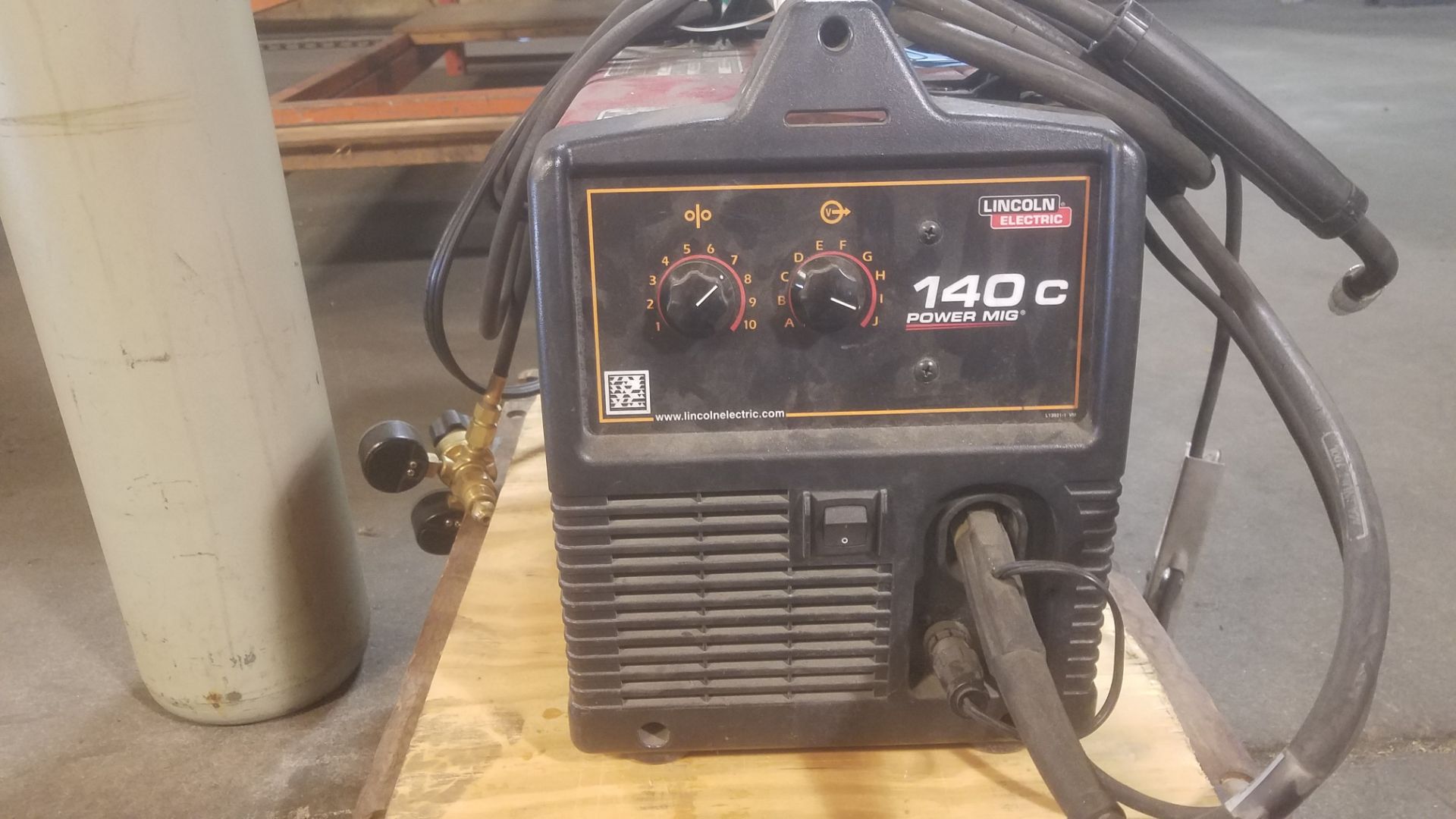 Lincoln 140C Mig Welder Complete with Yellow Tank, 1-PH 120-Volt - Image 2 of 3