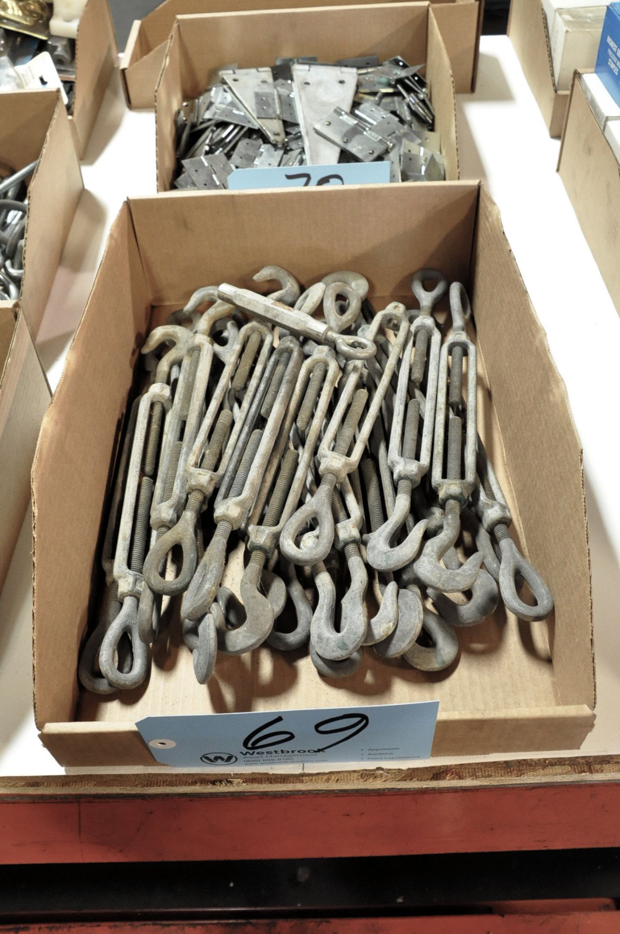 Lot-Toggle Bolts in (1) Box