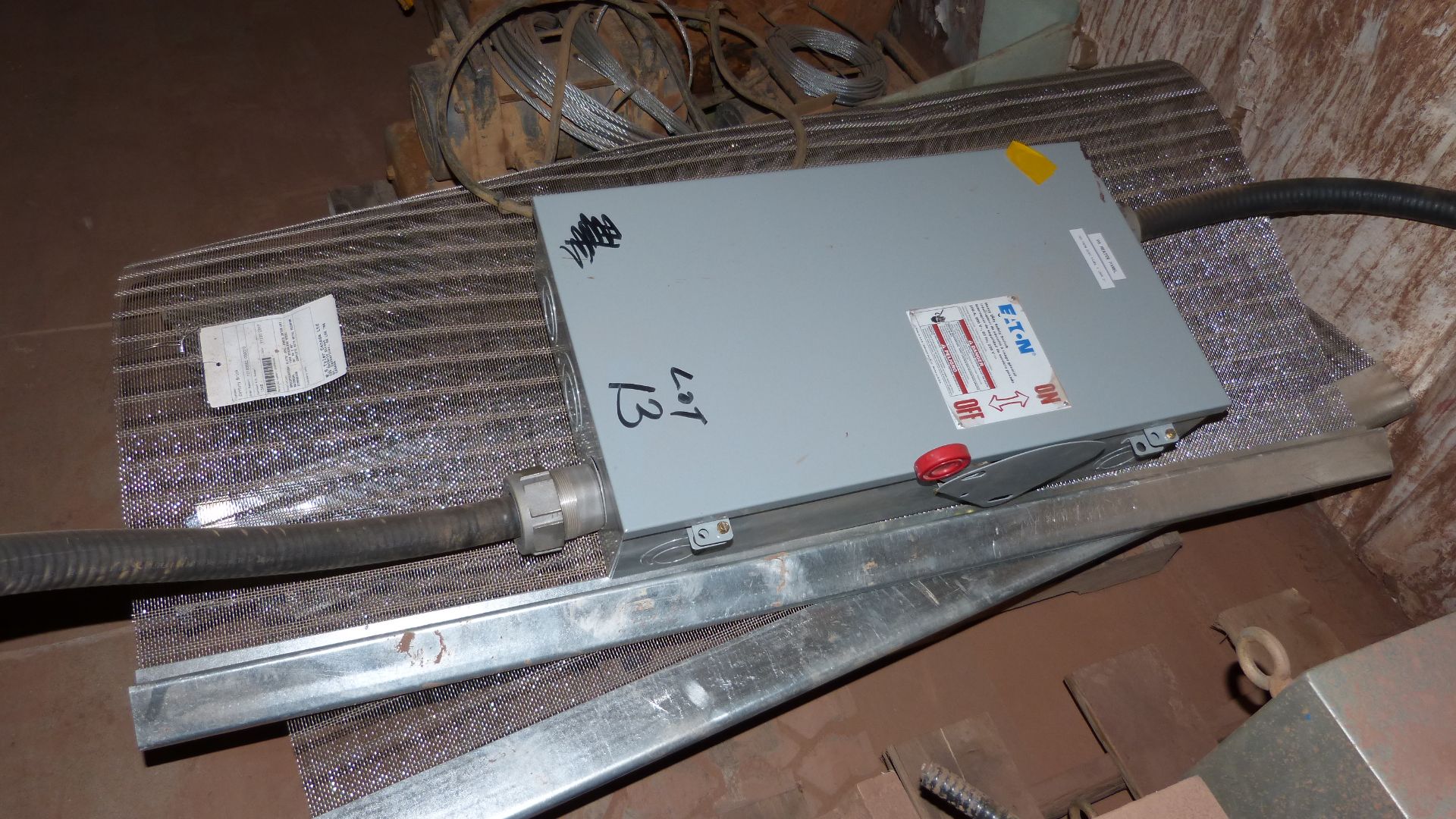(1) LOT ELECTRICAL PANEL BOX, SCREEN AND (2) ELECTRIC MOTORS - Image 3 of 3