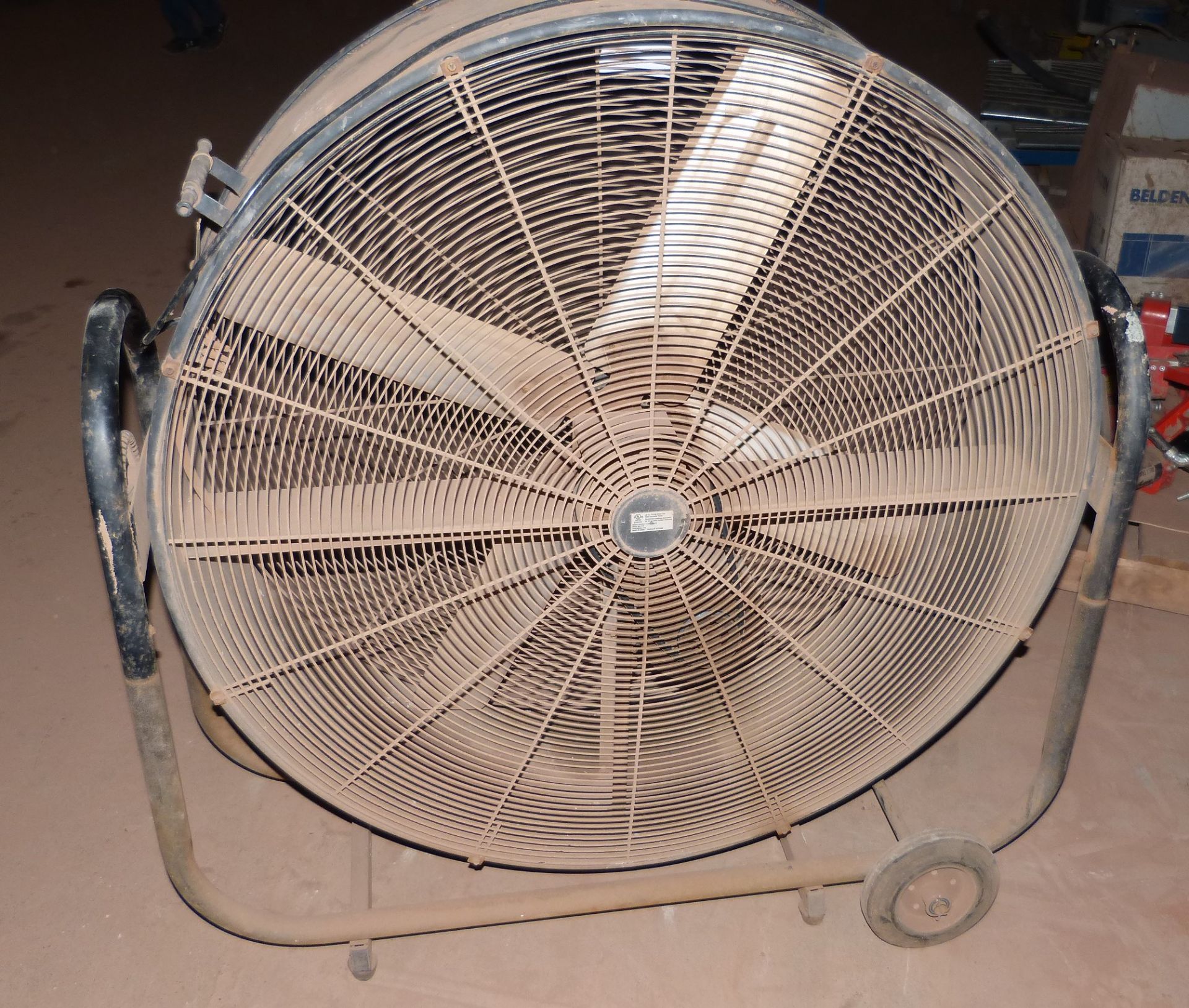 ELECTRIC 42'' FLOOR FAN - Image 2 of 2