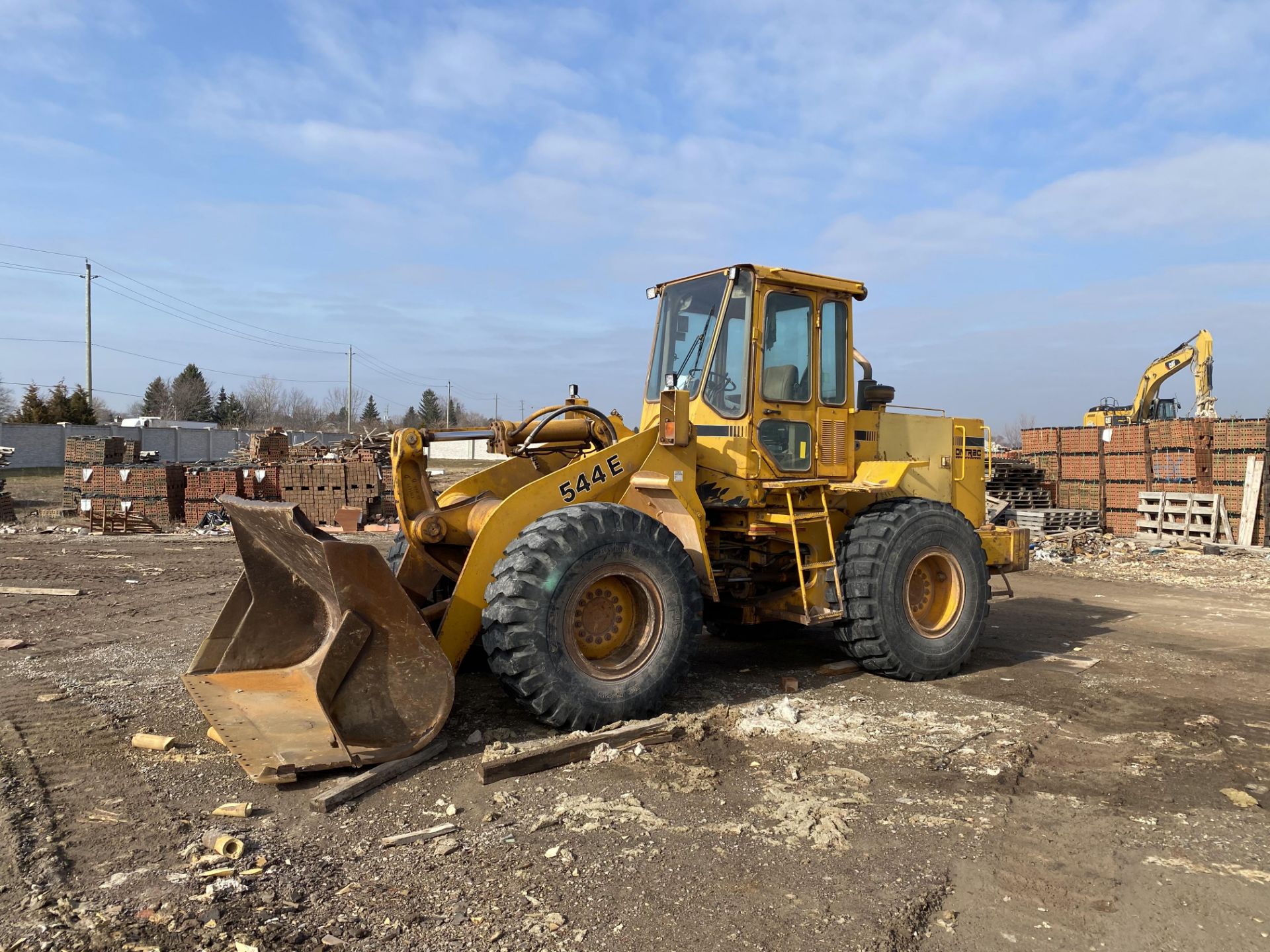 JOHN DEERE 544E WHEEL LOADER, 120 HP, 23,600 LB OPERATING WEIGHT, 2 YARD BUCKET, ENCLOSED CAB W/