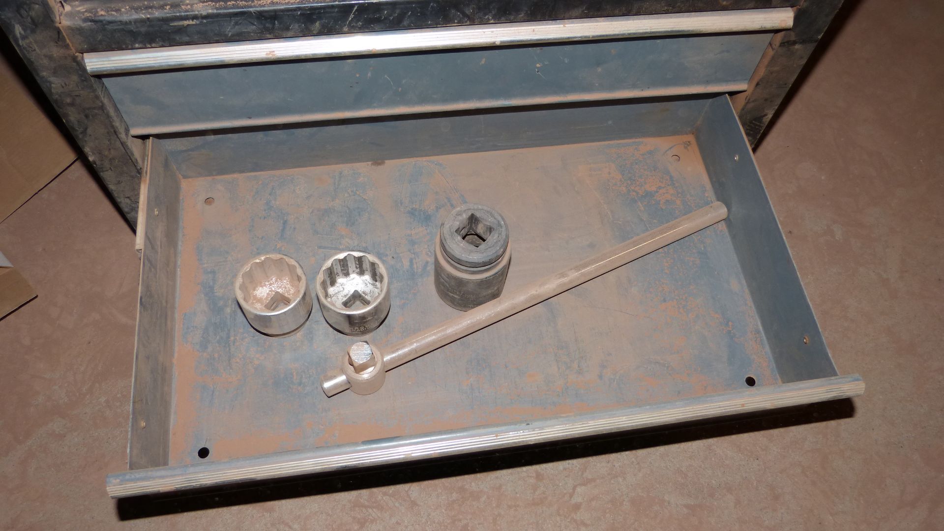 MECHANICS TOOL BOX & CONTENTS - Image 6 of 6