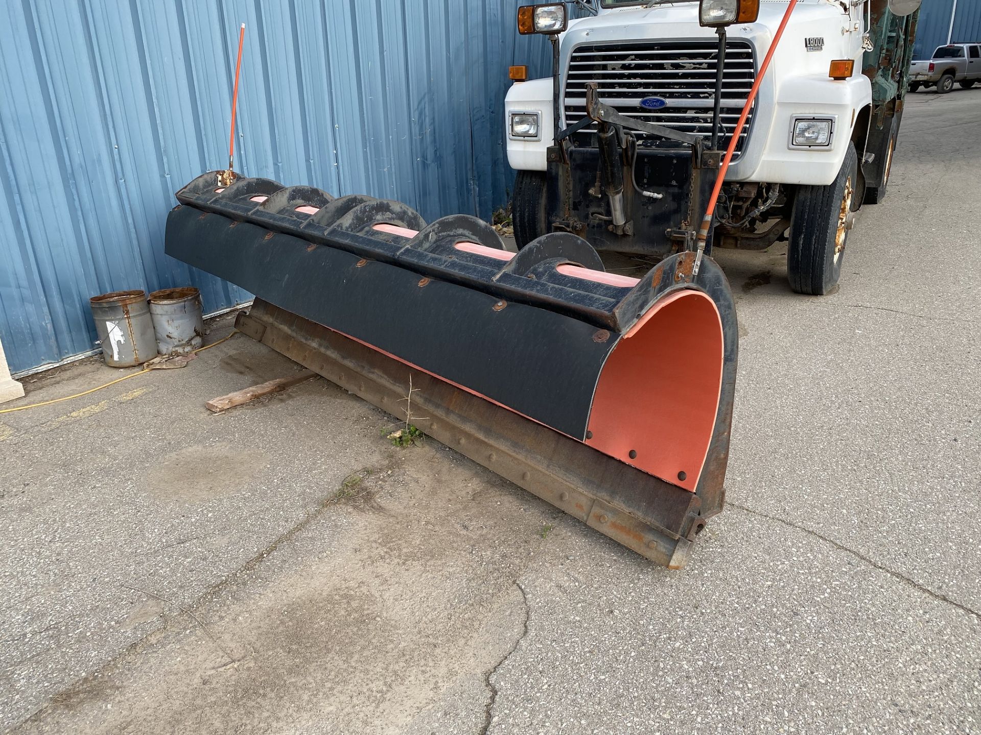 FORD L8000, DIESEL DUMP TRUCK W/SNOW PLOW (NOT CERTIFIED FOR ROAD USE) - Image 14 of 18