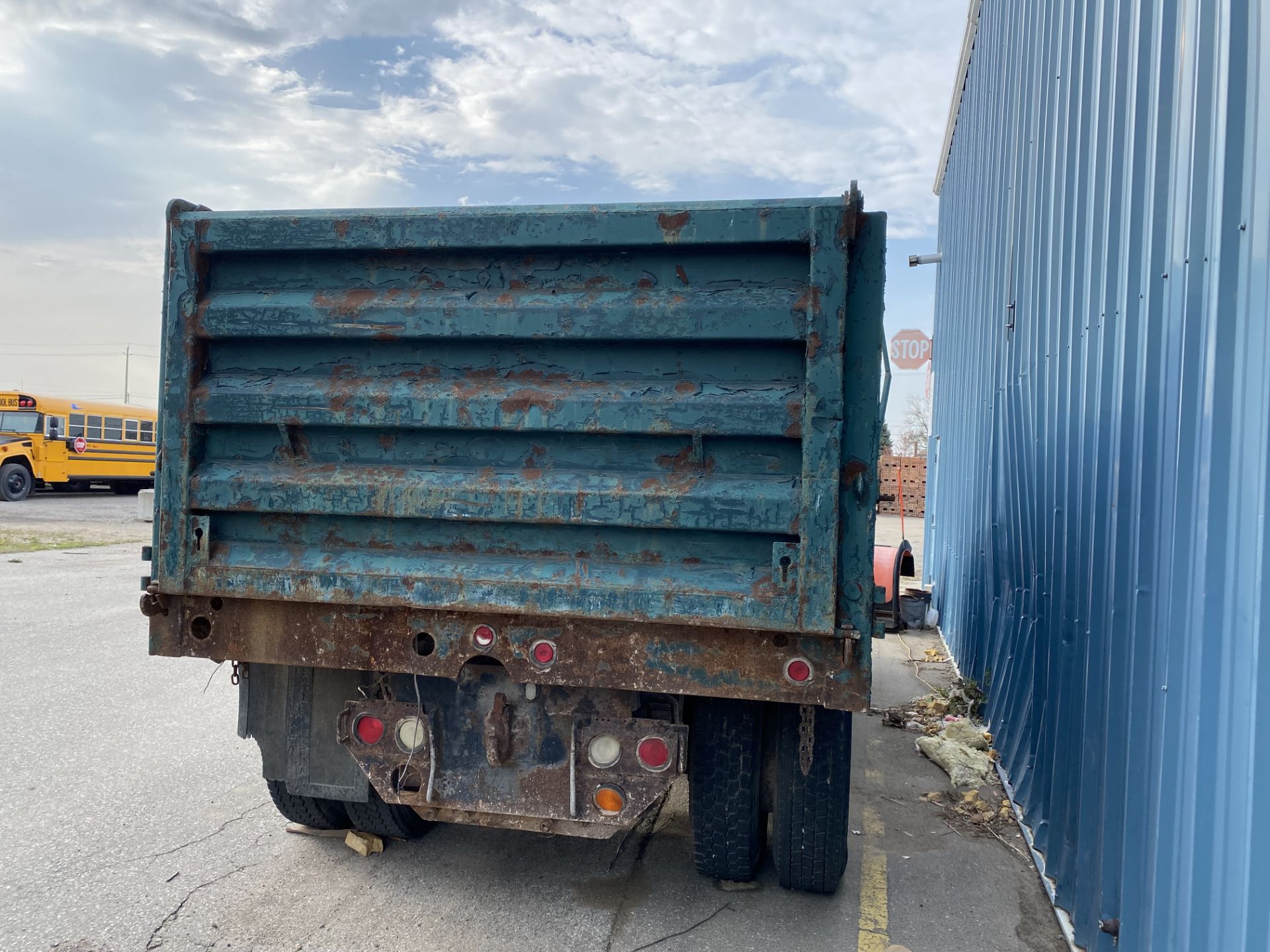 FORD L8000, DIESEL DUMP TRUCK W/SNOW PLOW (NOT CERTIFIED FOR ROAD USE) - Image 13 of 18