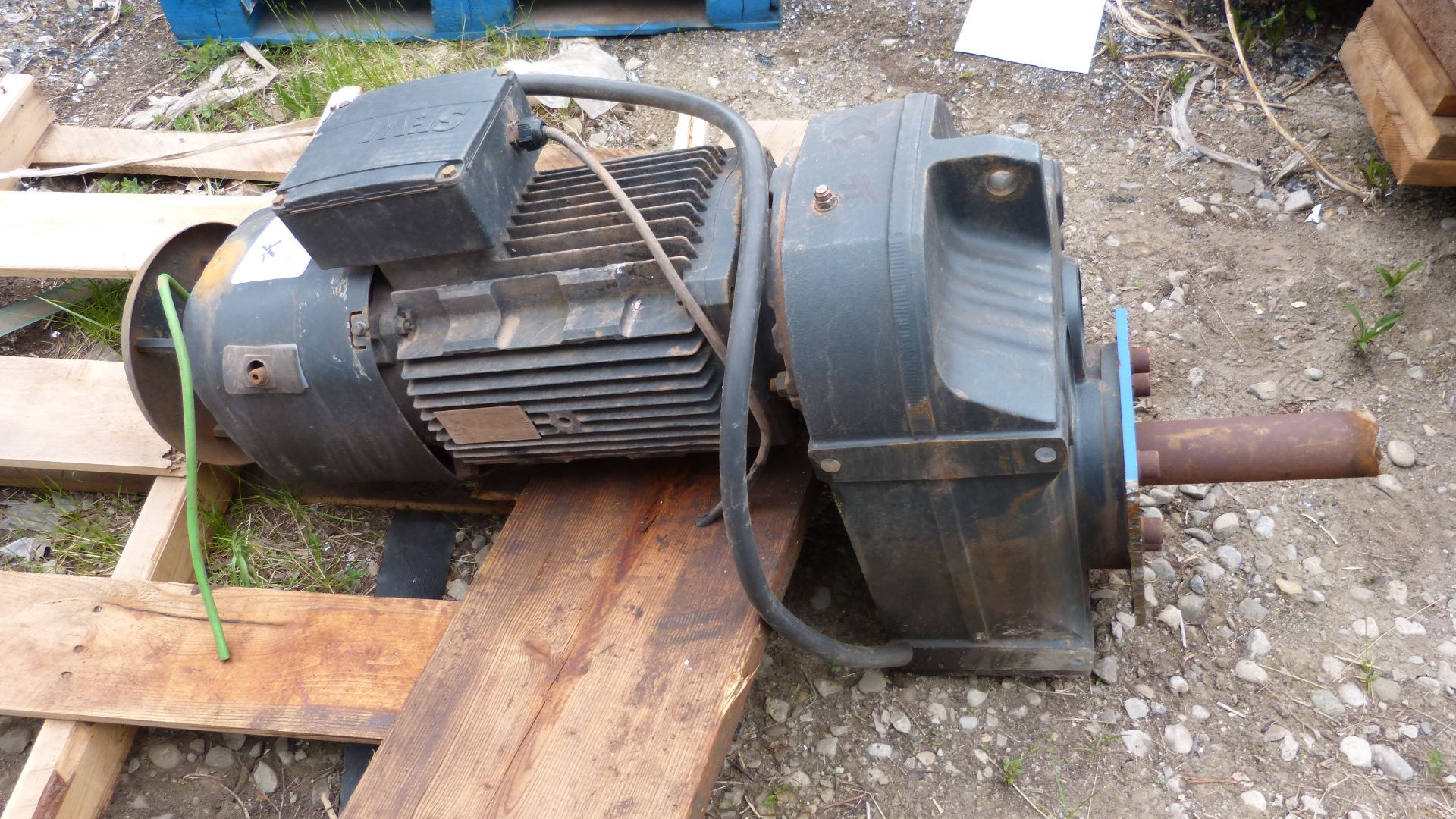 SEW 10HP ELECTRICAL MOTOR AND GEAR REDUCER - Image 2 of 4