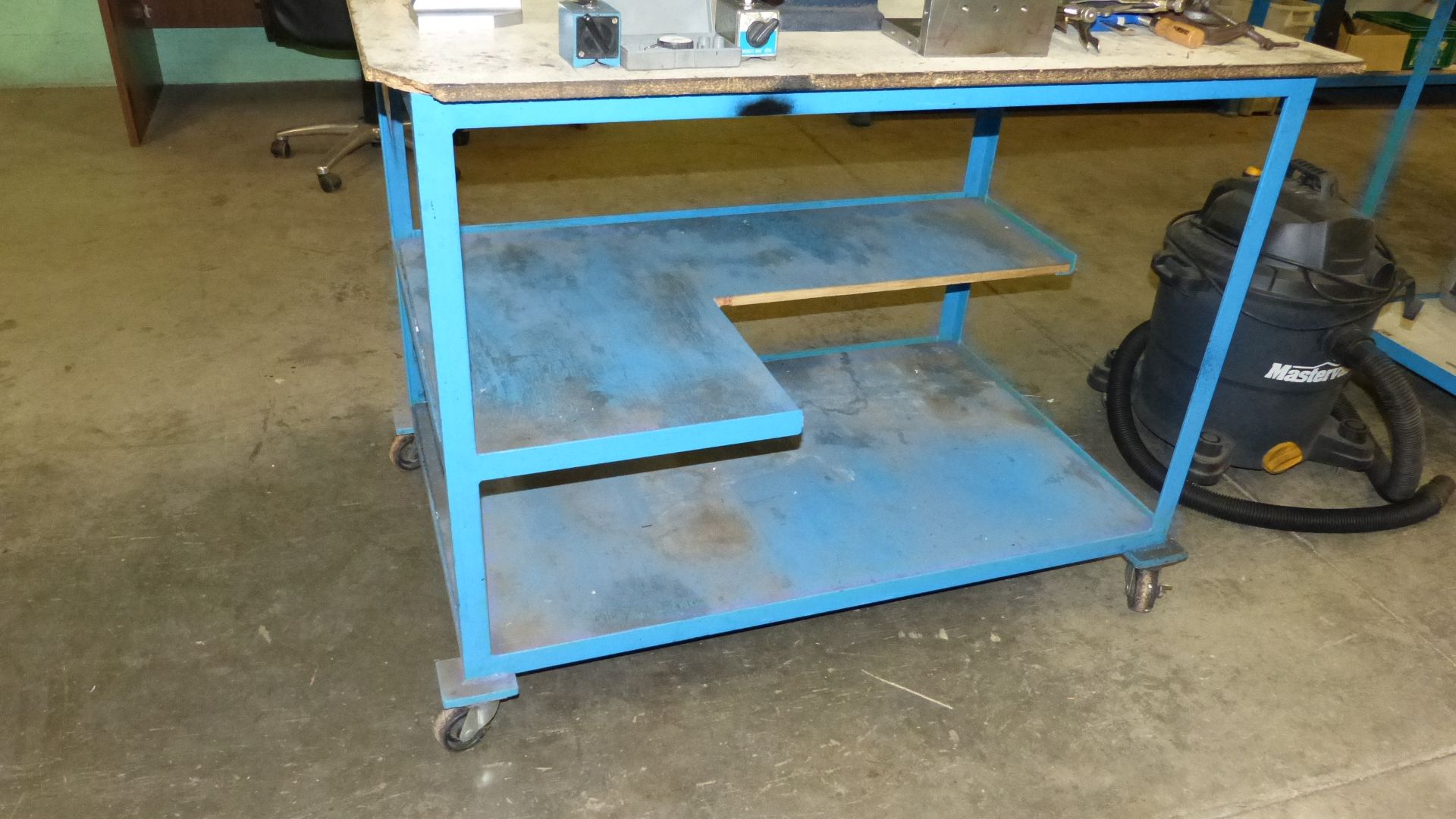 ROLLING BLUE SHOP CART W/LOWER SHELF