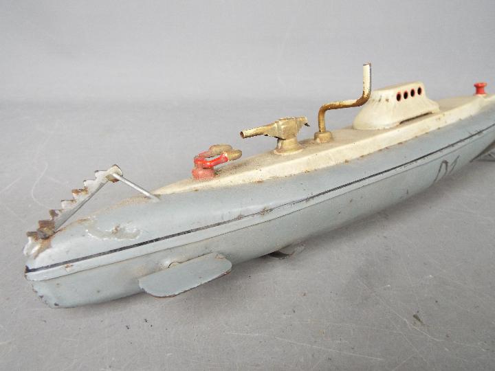 CK Karamochi (Japan) - A boxed tinplate (possibly pre-war) Diving Submarine by CK Karamochi of - Image 3 of 5