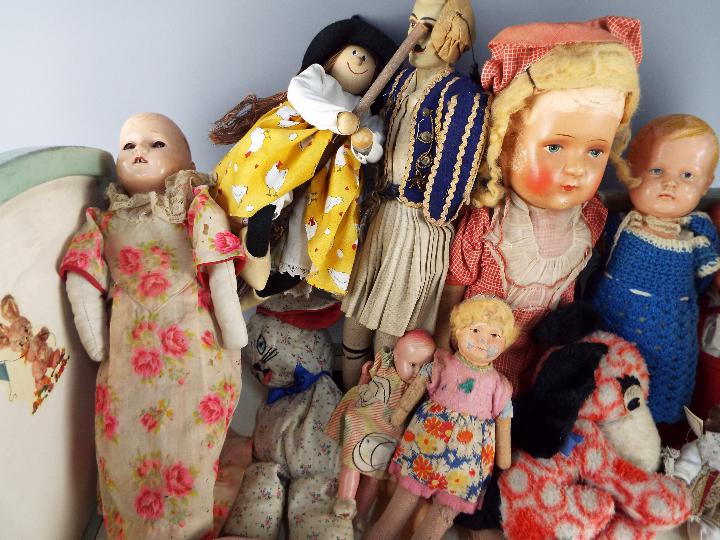 A vintage childrens dolls cot measuring approximately 50cms (H) x 70cms (L) x 40cms (W)with a - Image 3 of 4