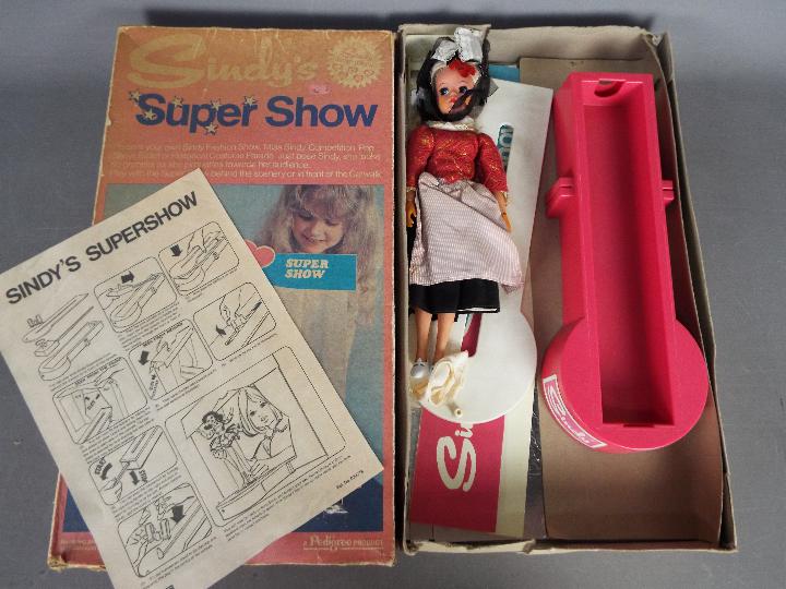 Pedigree Sindy - A Pedigree Sindy 1970's Super Show play set in box.