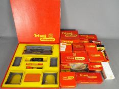 Triang Hornby - A boxed group of OO gauge model railway accessories by Triang Hornby.