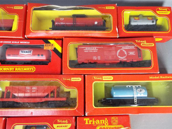Triang Hornby - 12 boxed items of OO gauge freight rolling stock. - Image 3 of 3