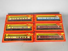 Triang Hornby - Six boxed Hornby Triang OO gauge passenger carriages.