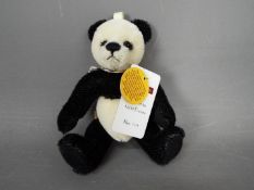 Charlie Bears - A Limited Edition Charlie Bears made soft toy teddy bear Keyring CBK635295A from