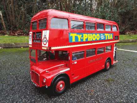 Hachette - A built Hachette 1:12 scale Routemaster Bus from the Hachette 'Build Your Own Classic - Image 3 of 6