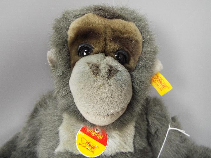 Steiff - A Steiff 'Little Baby Gorilla' #062070. - Image 2 of 4