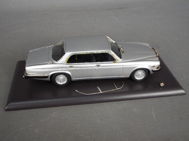 SMTS - A boxed white metal, SMTS CL33 Jaguar XJ6 Series 3 in silver. - Image 2 of 2