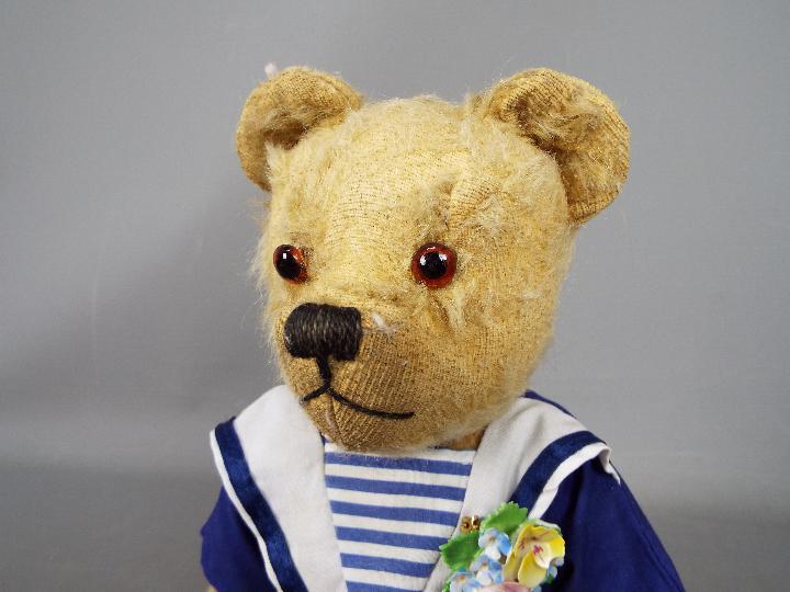 JK Farnell - An unmarked vintage mohair teddy bear believed to be by JK Farnell circa 1950. - Image 2 of 4