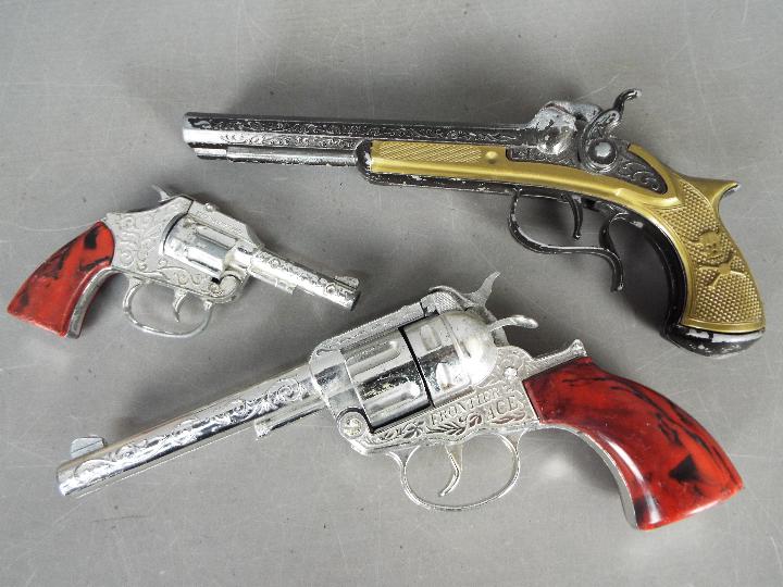 Lone Star, Crescent, Cap Guns - A collection of three boxed vintage toy cap guns. - Image 5 of 5