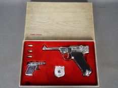 Lone Star, Cap Guns - A boxed Lone Star 'Luger Presentation Set'.