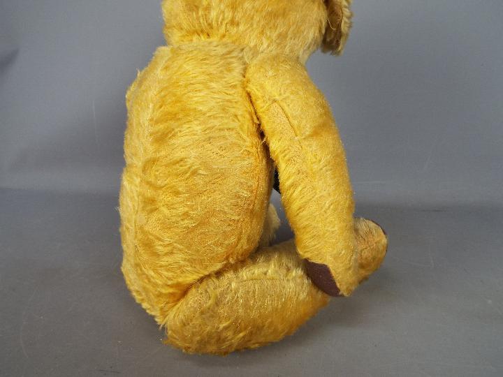 Tara Bears - An unmarked golden mohair believed to be Tara Bera circa 1040. - Image 5 of 5