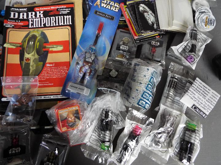 Hasbro, Kelloggs, Tazos, Other - Over 20 Star Wars Attackitx figures, key rings, collectables, - Image 5 of 6