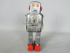 Yoneya - An unboxed Mechanical Walking Spaceman Robot by Yoneya.