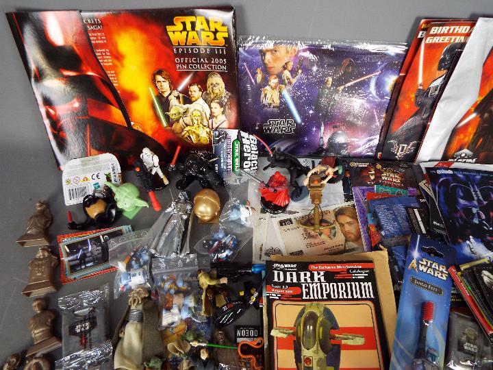 Hasbro, Kelloggs, Tazos, Other - Over 20 Star Wars Attackitx figures, key rings, collectables, - Image 3 of 6