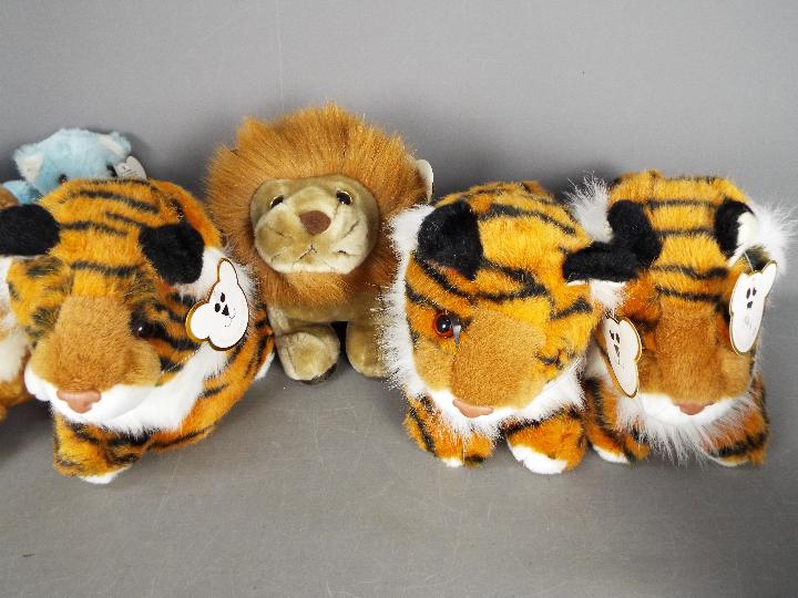 Metro Soft Toys - A collection of soft plush toys. Lot contains mainly cuddly toy tigers and lions. - Image 3 of 3
