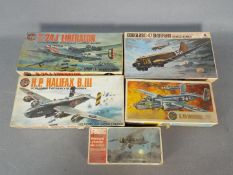 Frog, Nitto, Airfix - Five vintage plastic model kits majority in 1:72 scale.