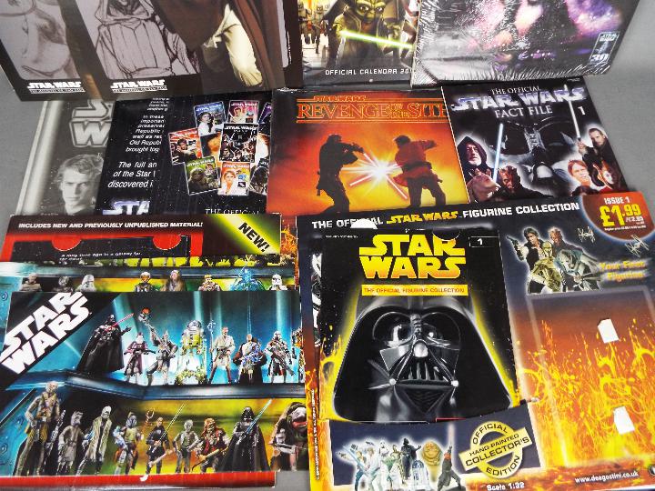 Star Wars - A collection of Star Wars related collectables and ephemera. - Image 3 of 4