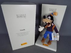 Steiff - A boxed Steiff Limited Edition Disney Showcase 'Goofy'.