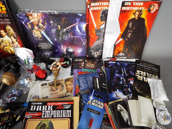 Hasbro, Kelloggs, Tazos, Other - Over 20 Star Wars Attackitx figures, key rings, collectables, - Image 4 of 6