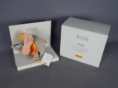 Steiff - A boxed Steiff Limited Edition Disney Showcase 'Dumbo'.