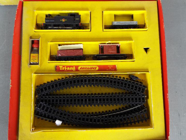 Triang - A boxed Triang T4 TT gauge Electric Train Set, with two unboxed accessories. - Image 3 of 7