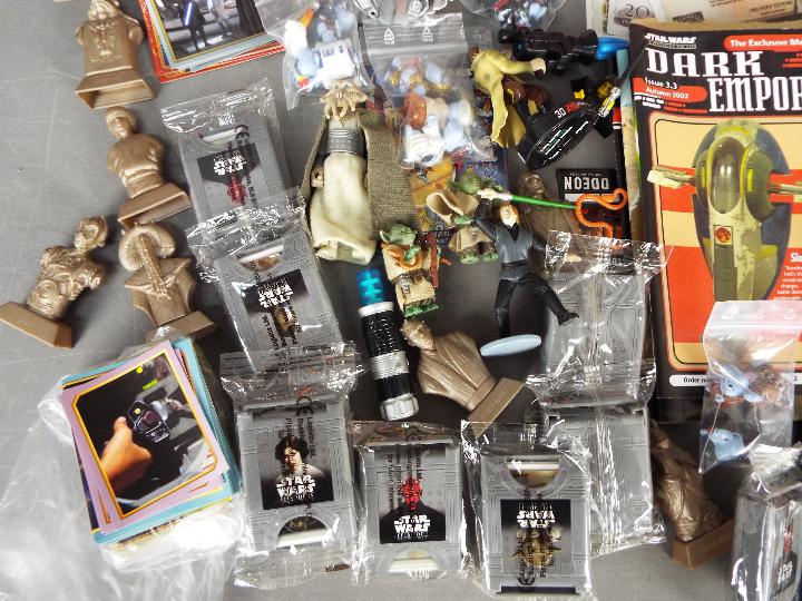 Hasbro, Kelloggs, Tazos, Other - Over 20 Star Wars Attackitx figures, key rings, collectables, - Image 2 of 6