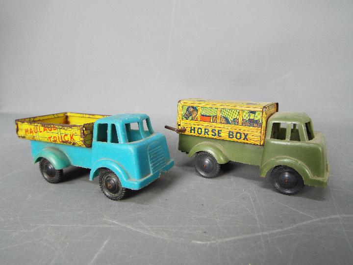 Wells Brimtoy, Other - An interesting collection of unboxed tinplate and plastic model vehicles. - Image 3 of 6