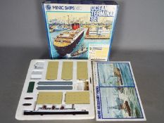 Triang,Minic - A boxed Minic Ocean Terminal Set containing Queen Mary, Tugs,