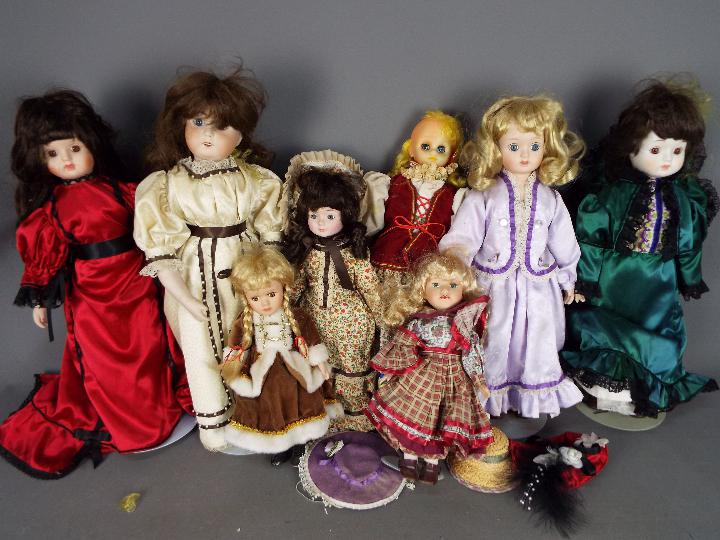 World Gallery, Others - An unboxed collection of dolls,